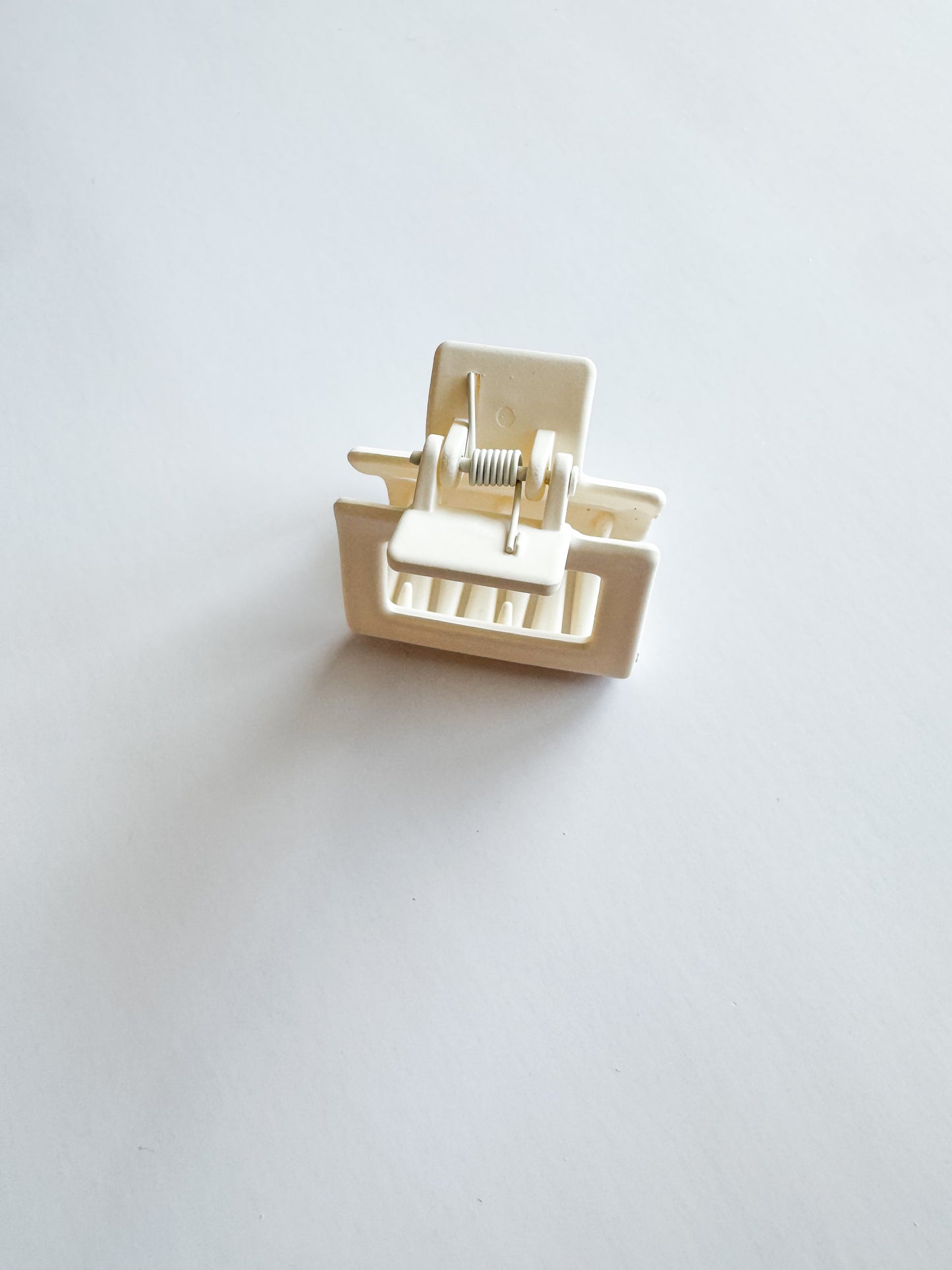 small rectangular hair claw in cream