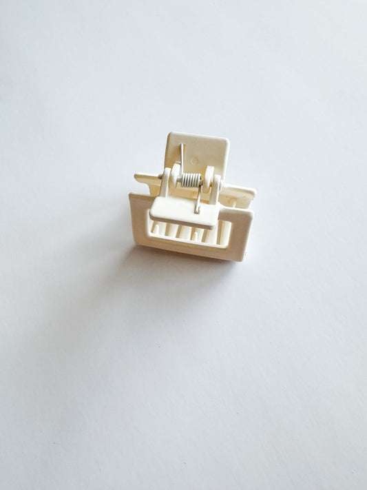 small rectangular hair claw in cream