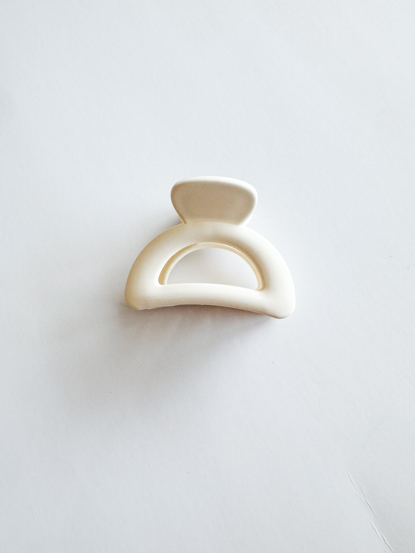 small semicircle hair claw in cream