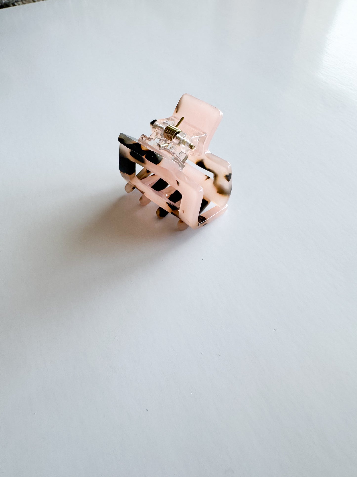 small hair claw in pink tortoise shell