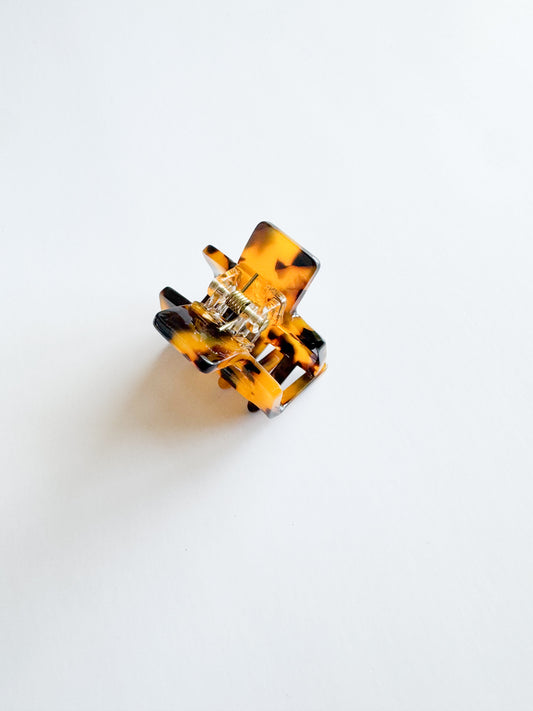 small hair claw in brown tortoise shell