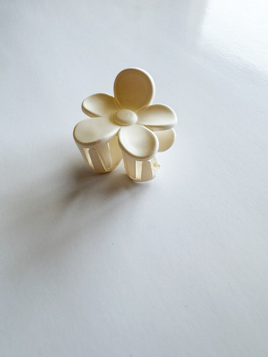 small flower hair claw in cream
