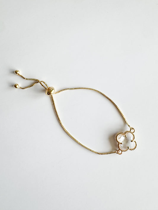 clover bracelet in clear glass