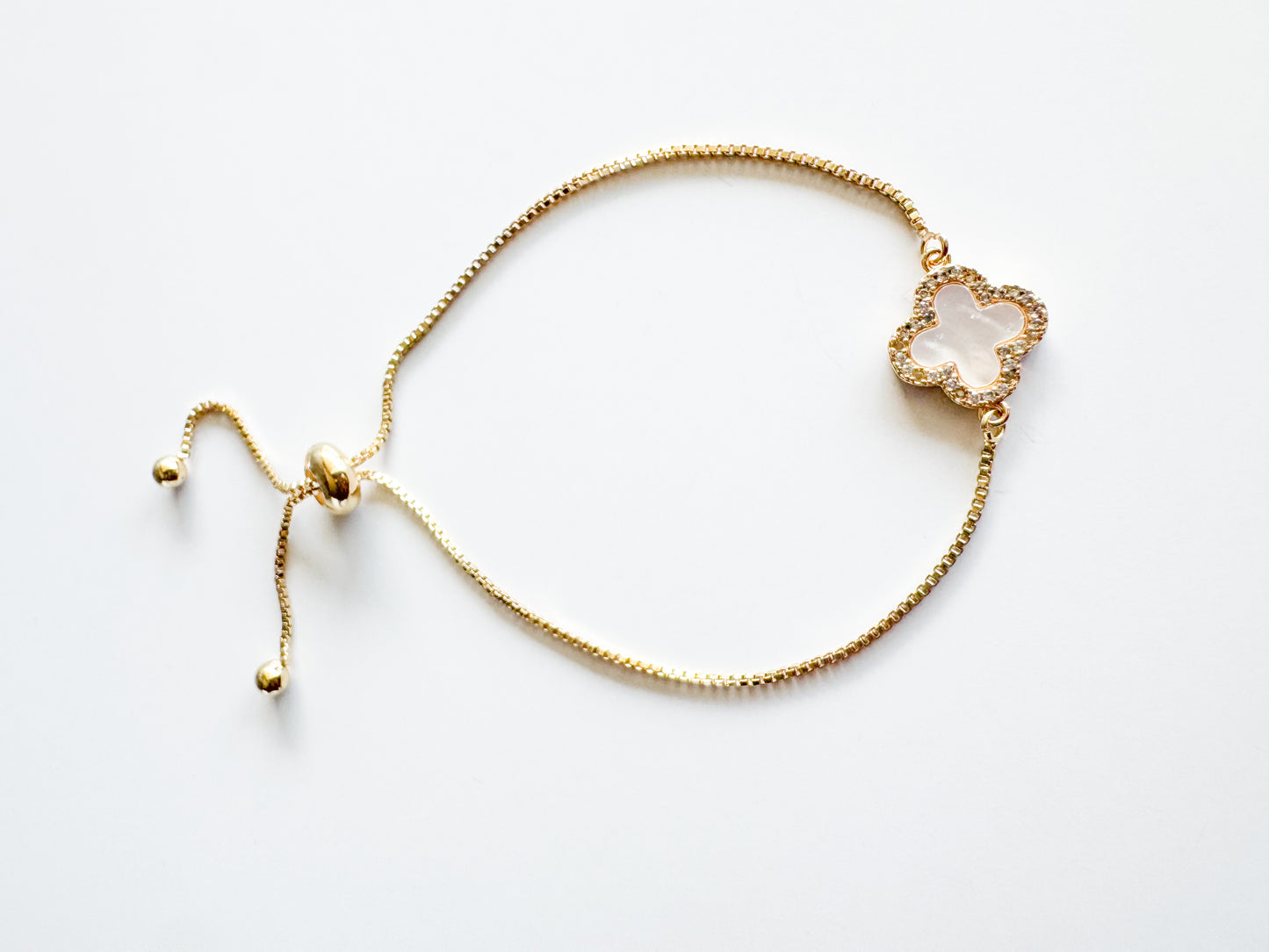 clover bracelet in pearly white