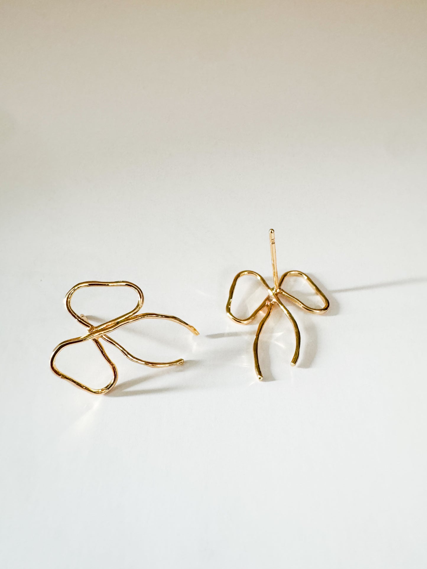 bow studs in gold