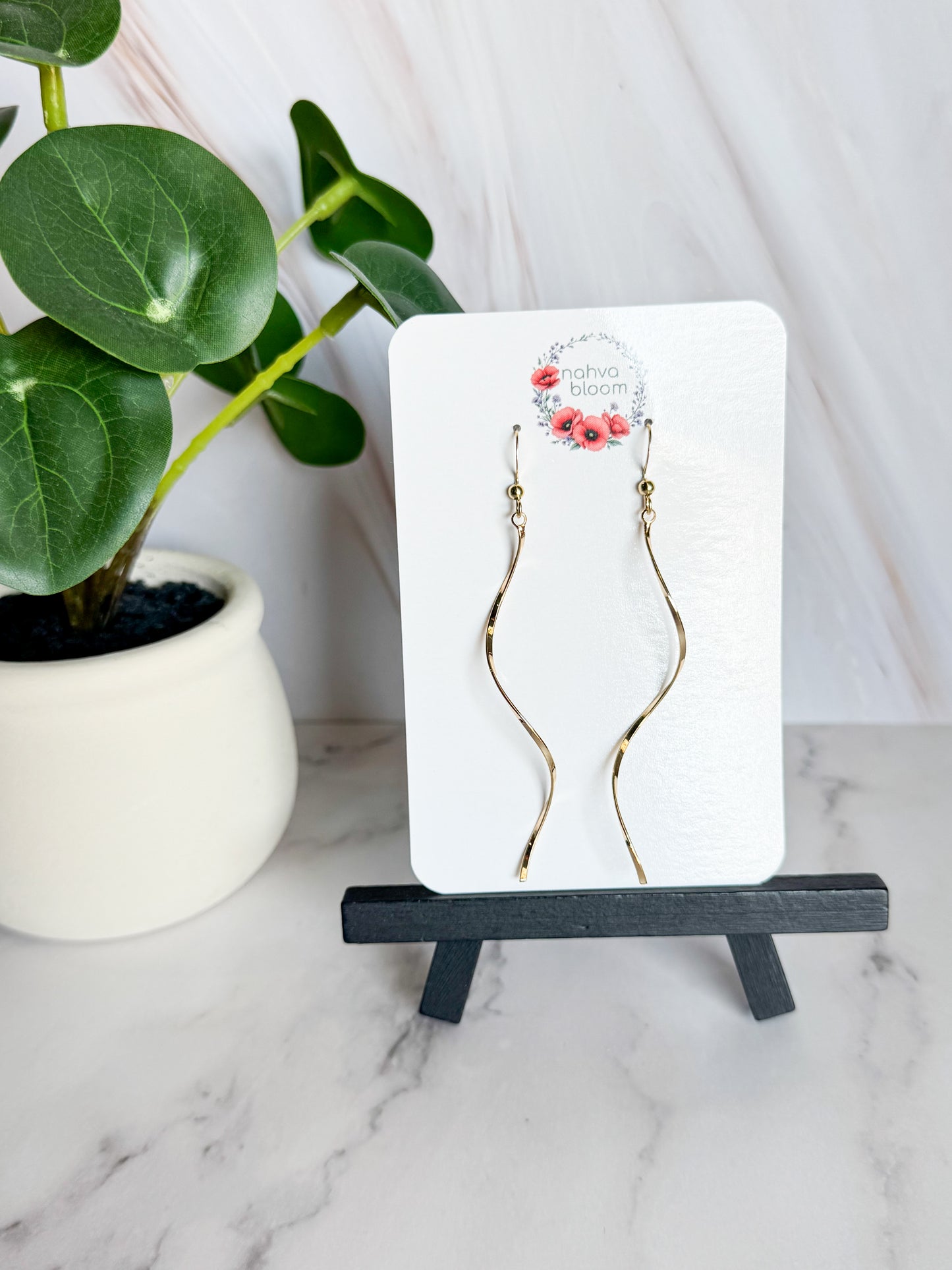 wavy bar earrings in gold