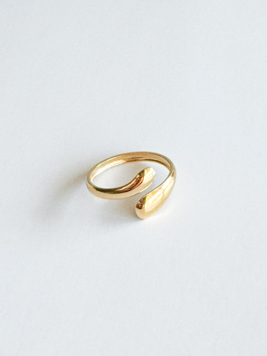 teardrop gold ring
