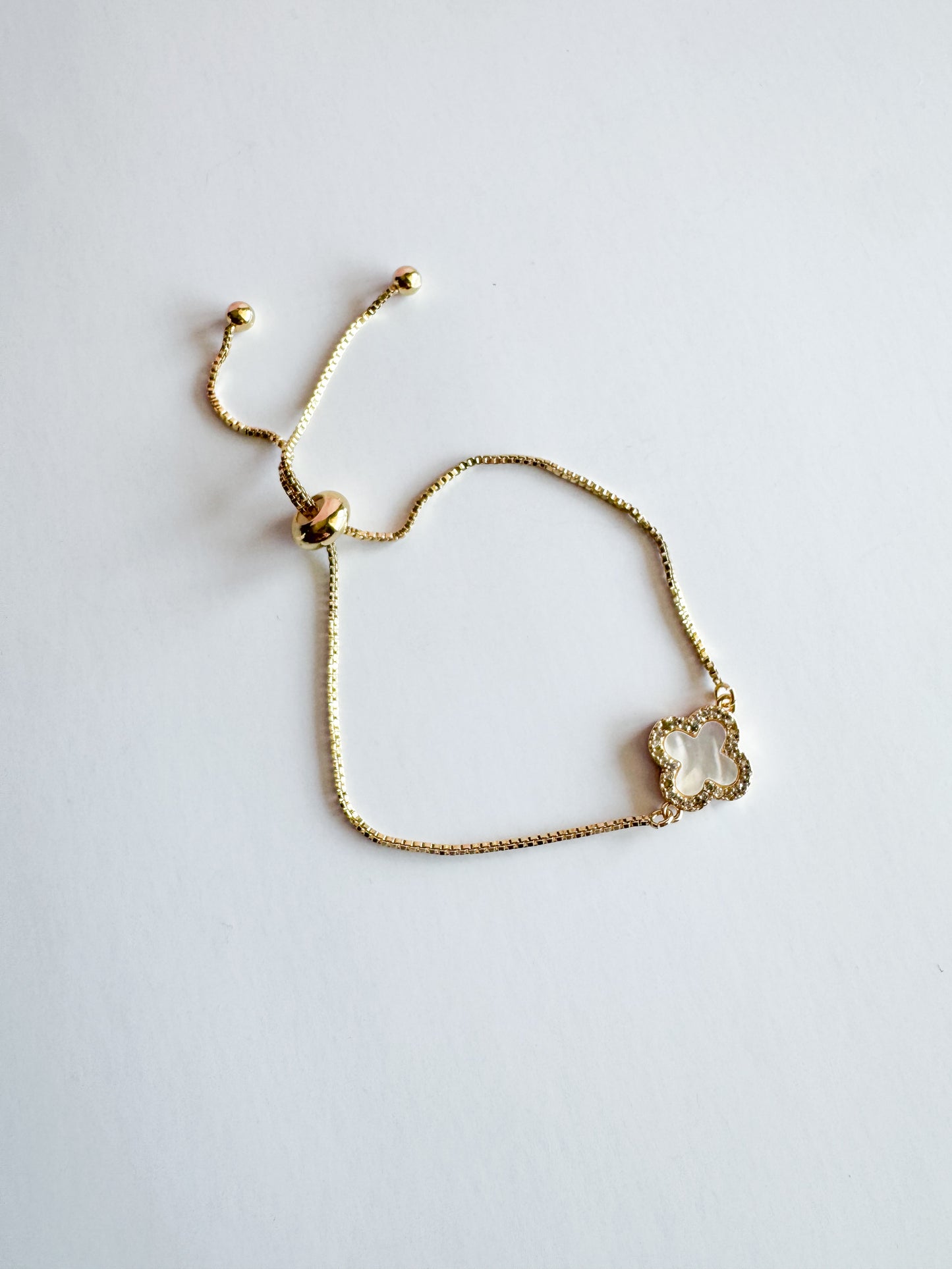 clover bracelet in pearly white
