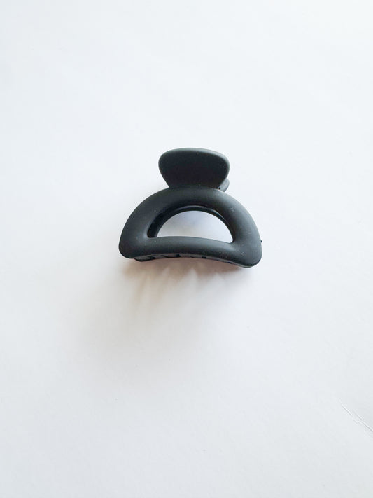 small semicircle hair claw in black