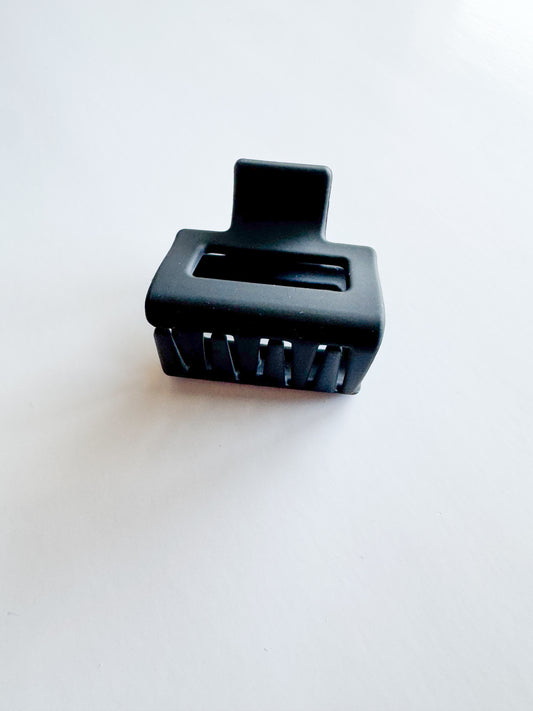 small rectangular hair claw in black