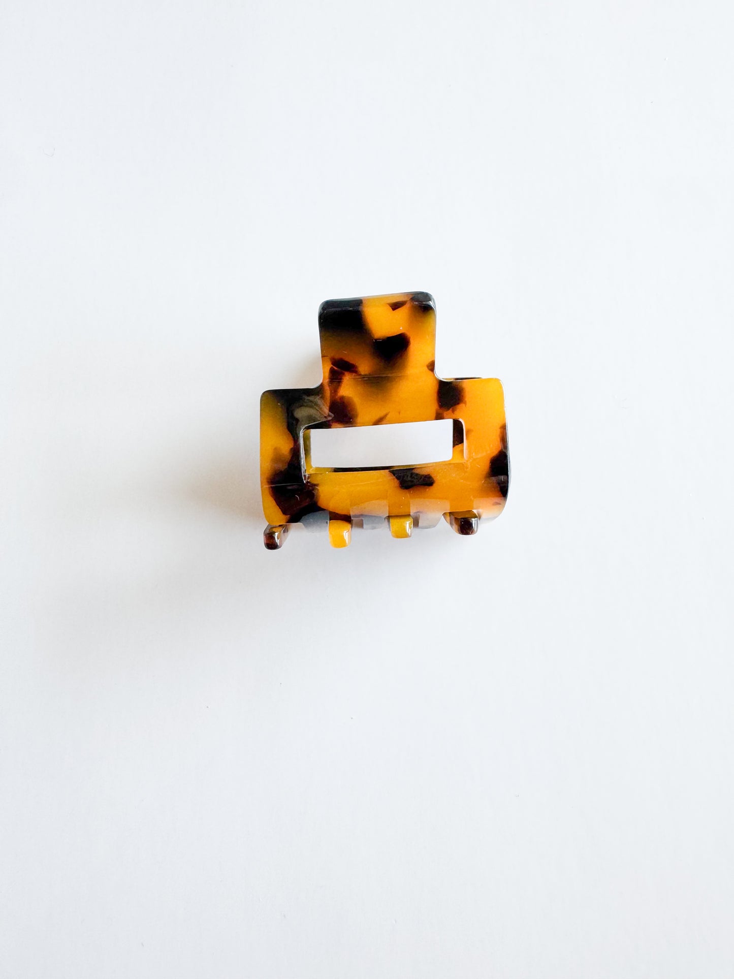 small hair claw in brown tortoise shell