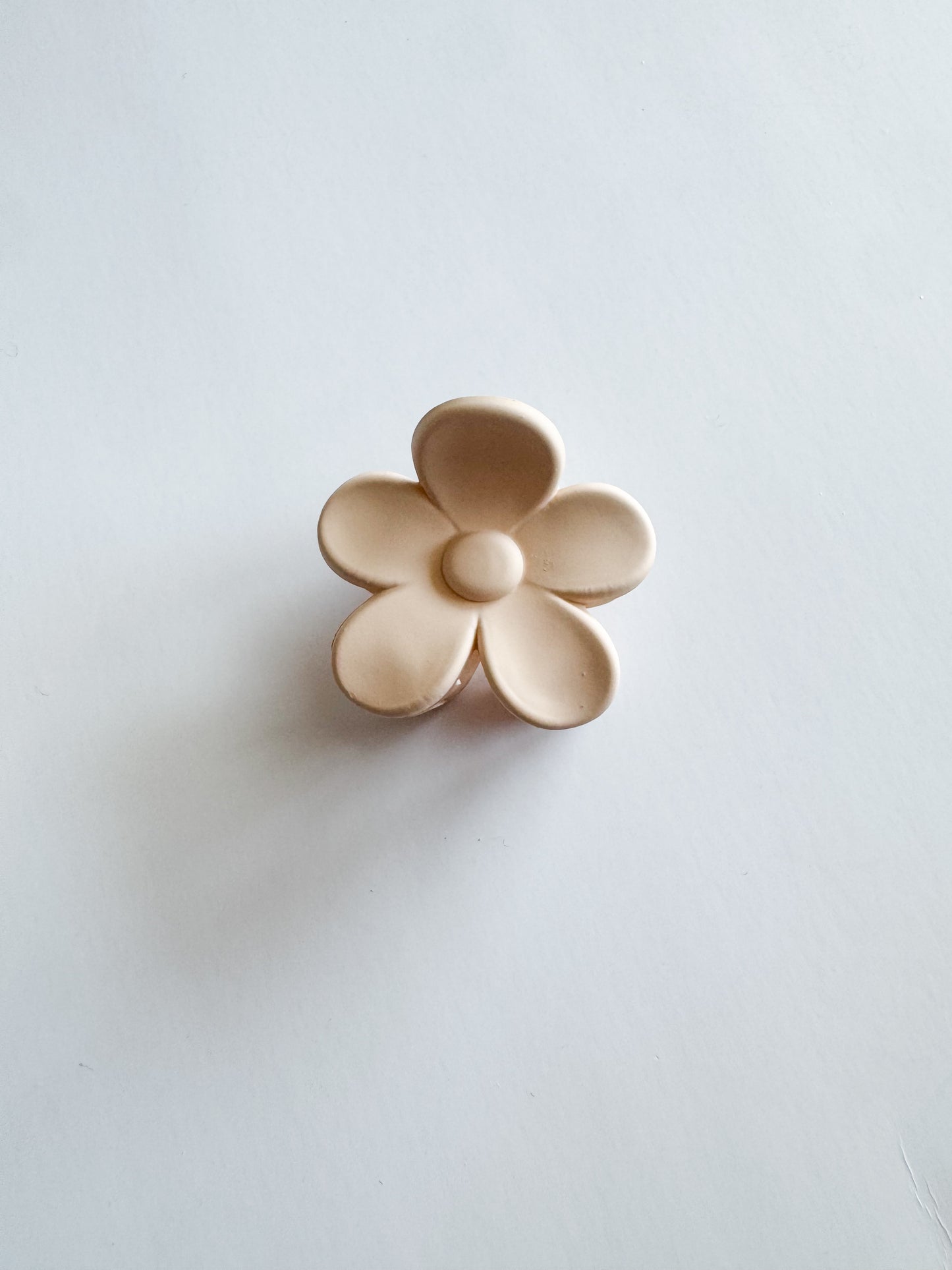 small flower hair claw in tan