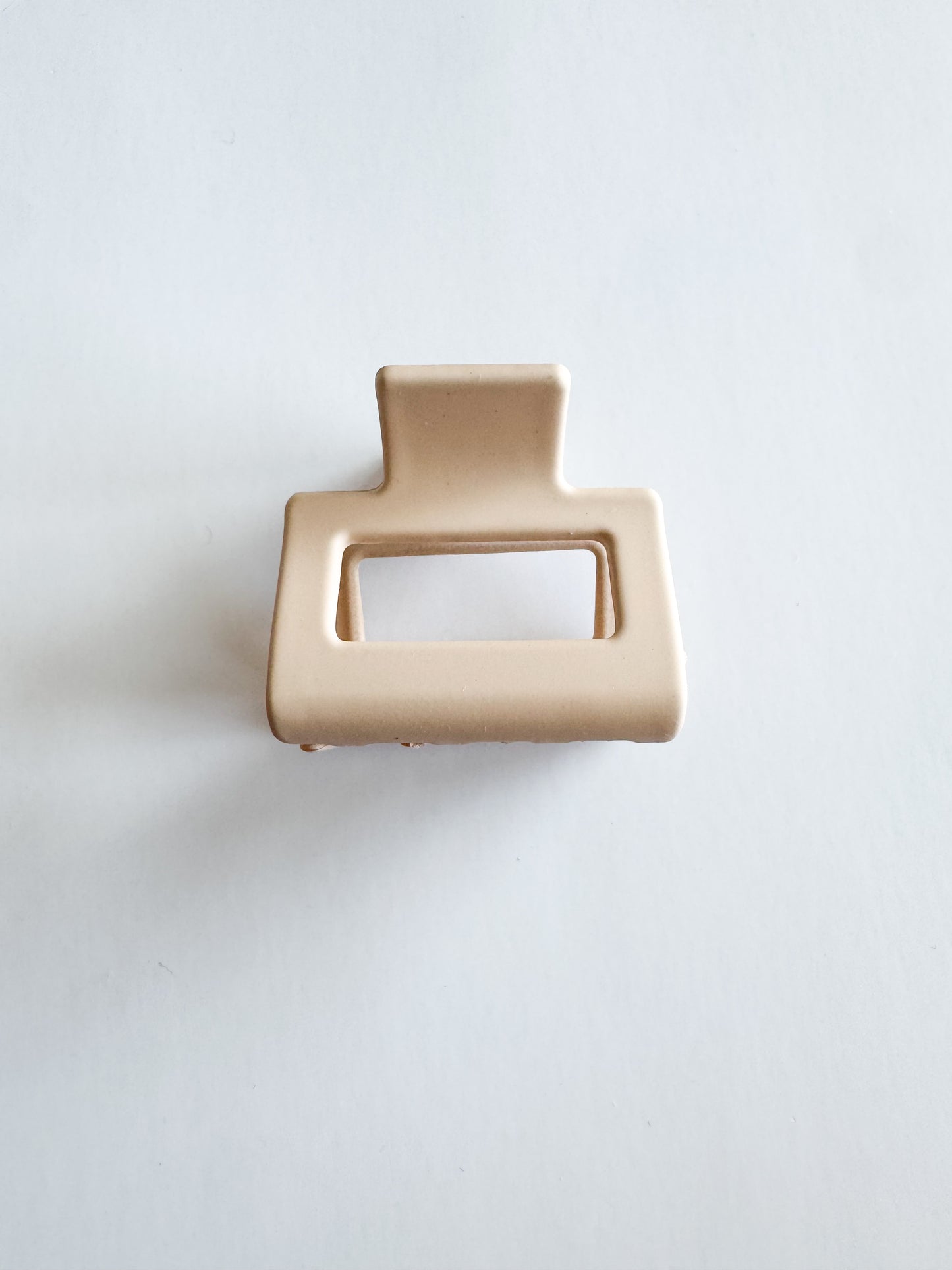 small rectangular hair claw in tan