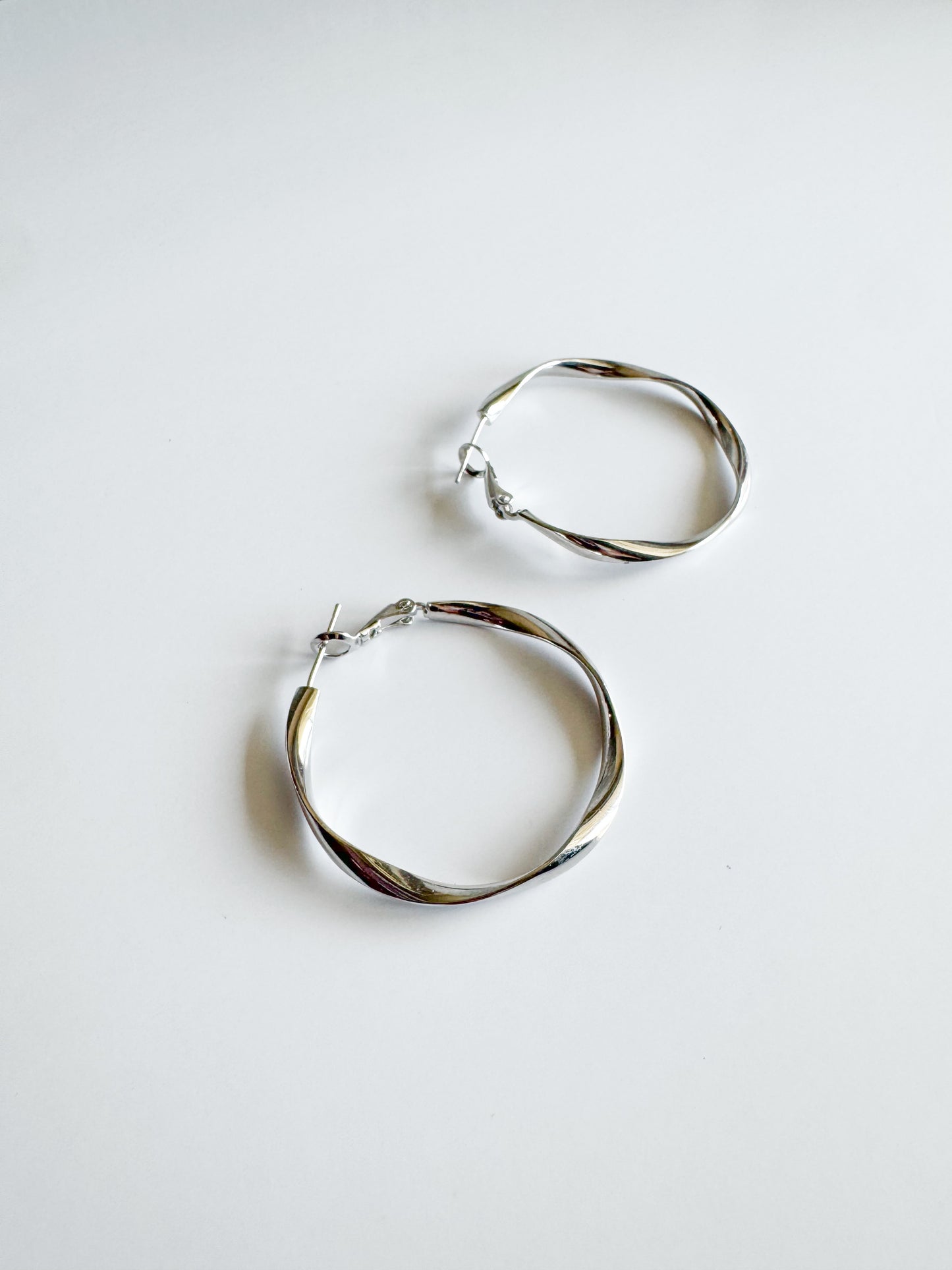 hoop earrings in white gold