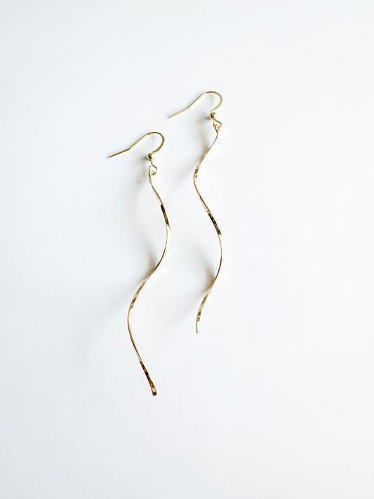wavy bar earrings in gold
