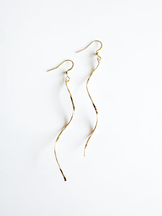 wavy bar earrings in gold
