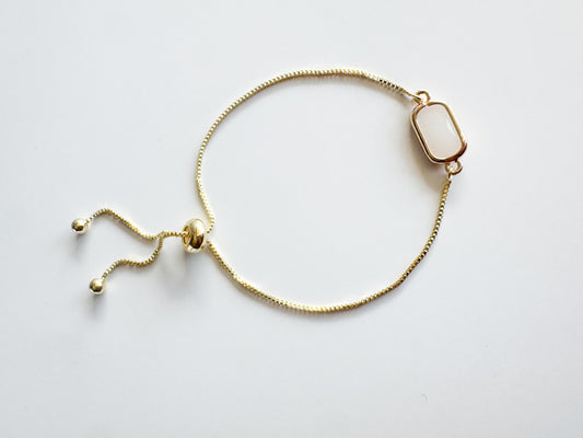 bracelet in white