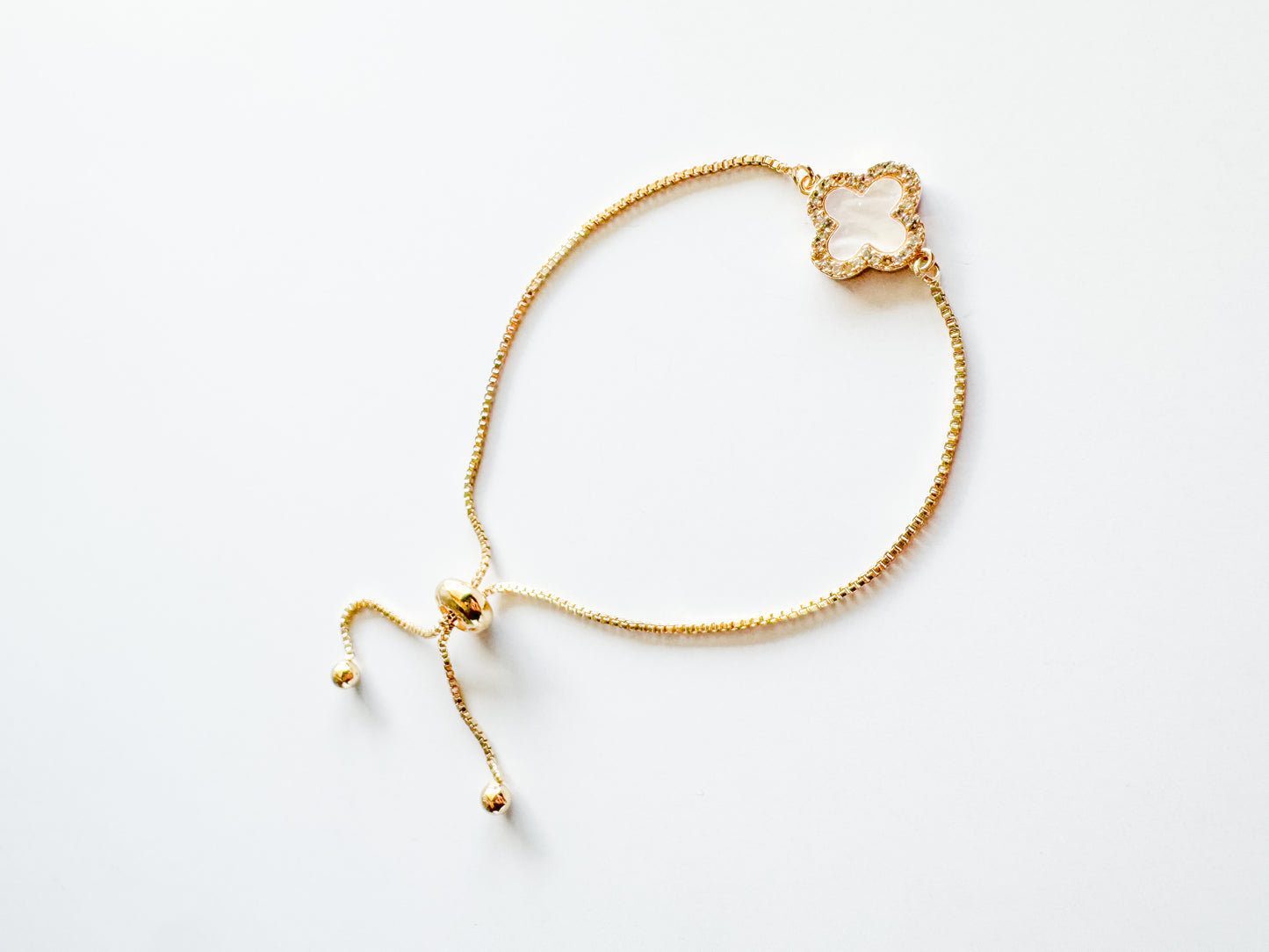 clover bracelet in pearly white