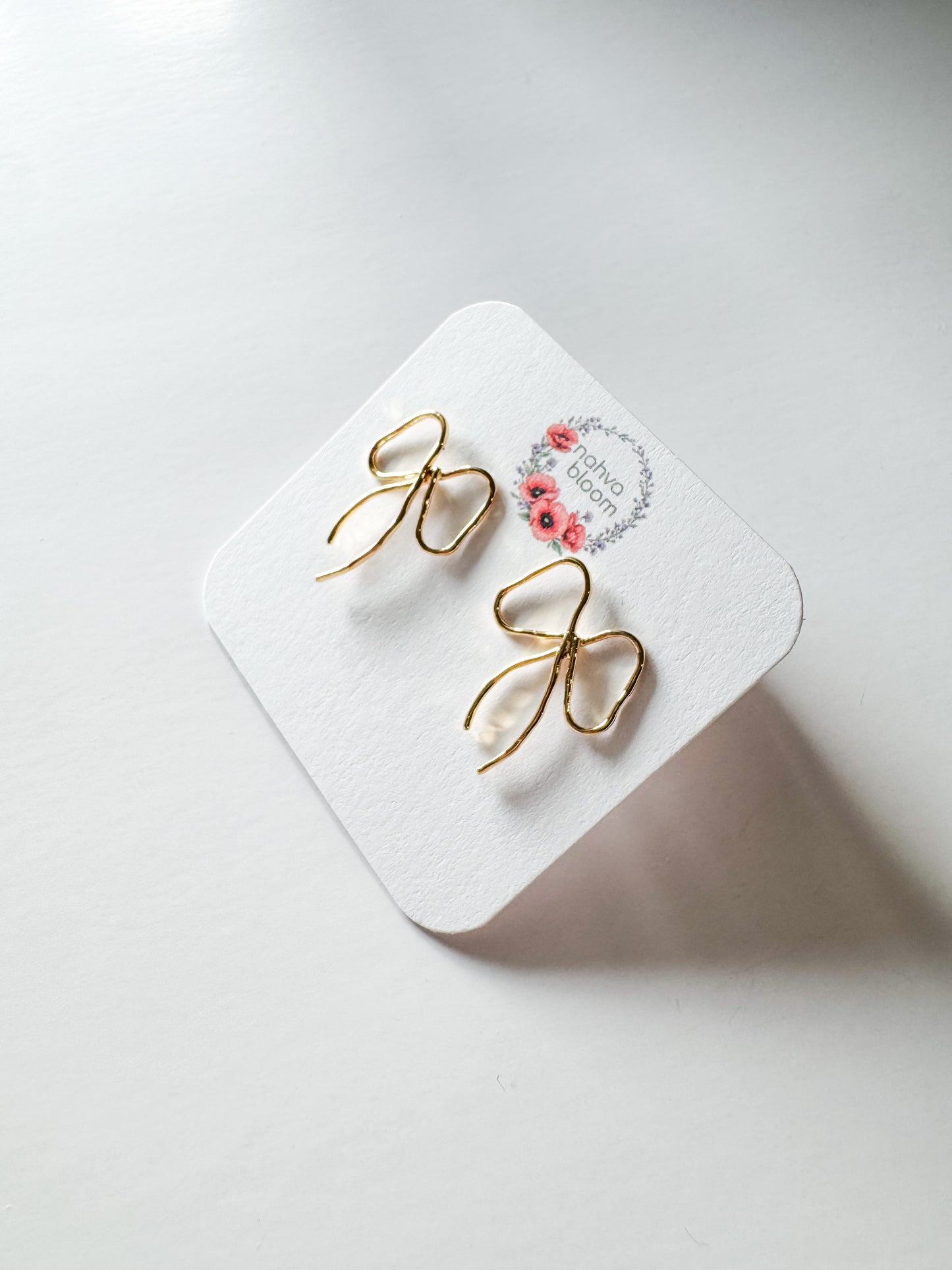 bow studs in gold