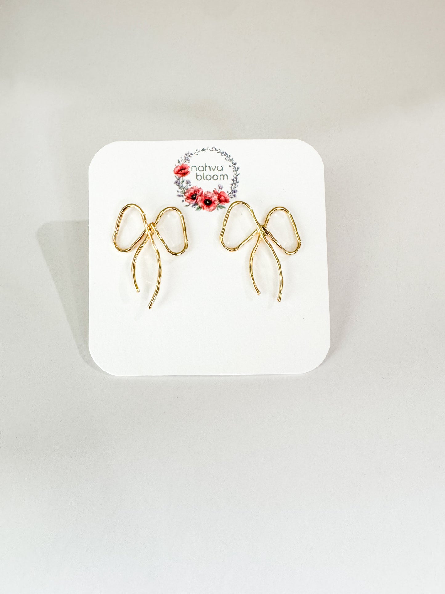 bow studs in gold