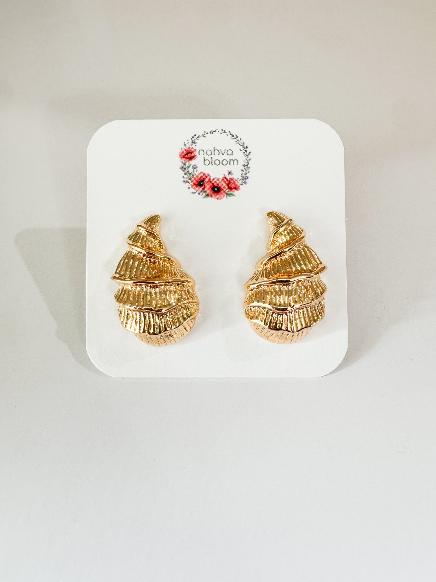 shell teardrop earrings in gold