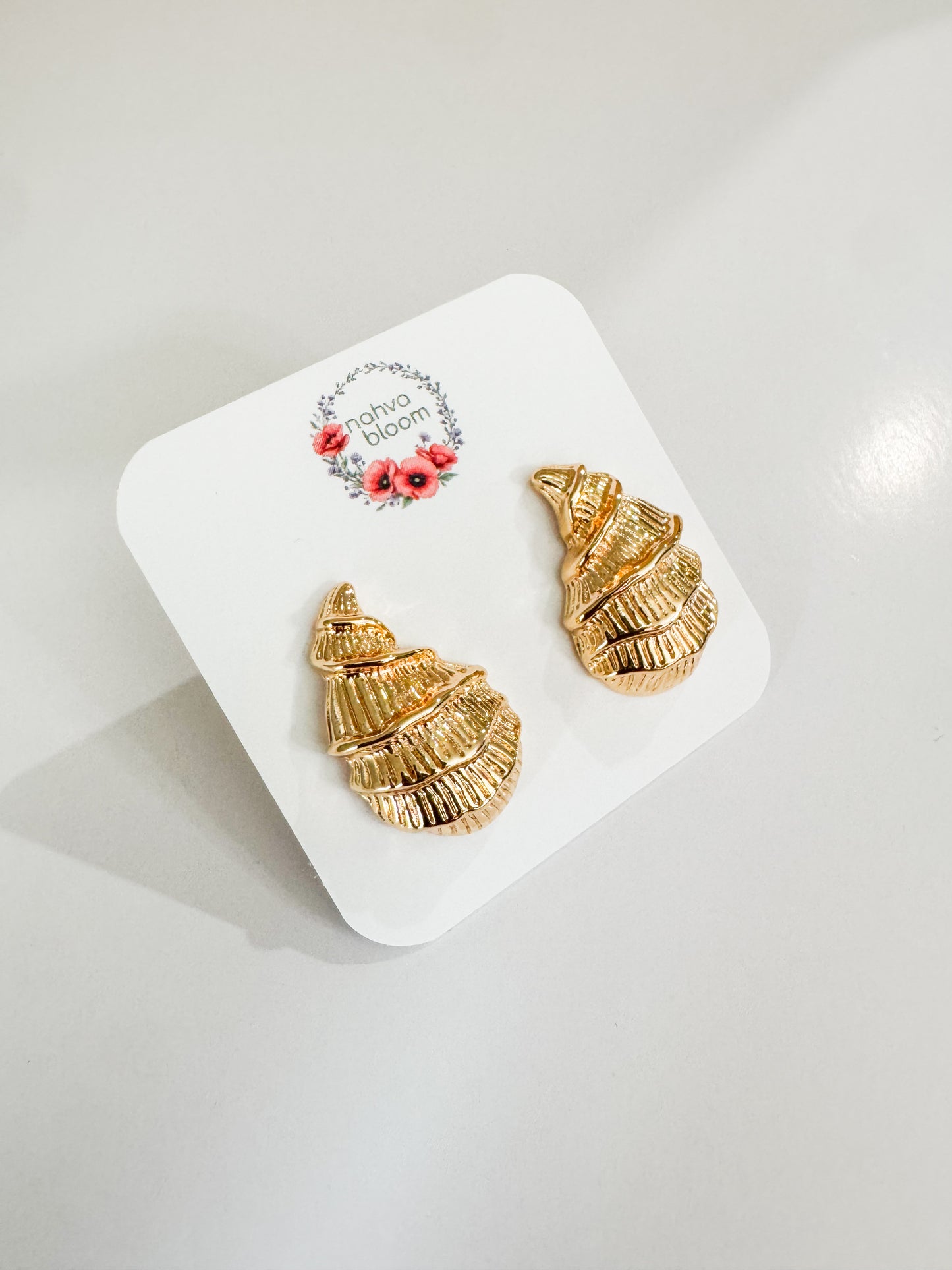 shell teardrop earrings in gold