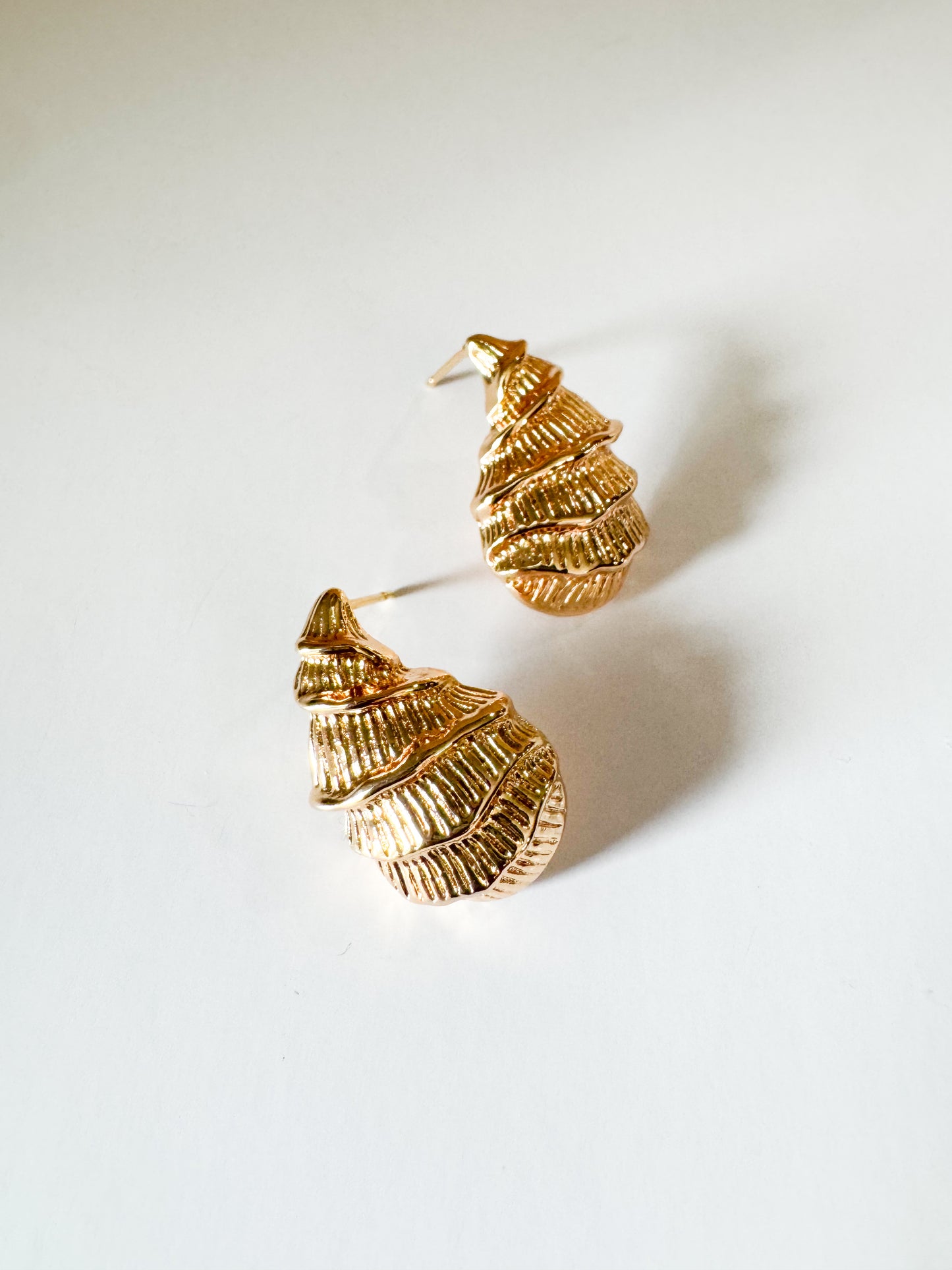 shell teardrop earrings in gold