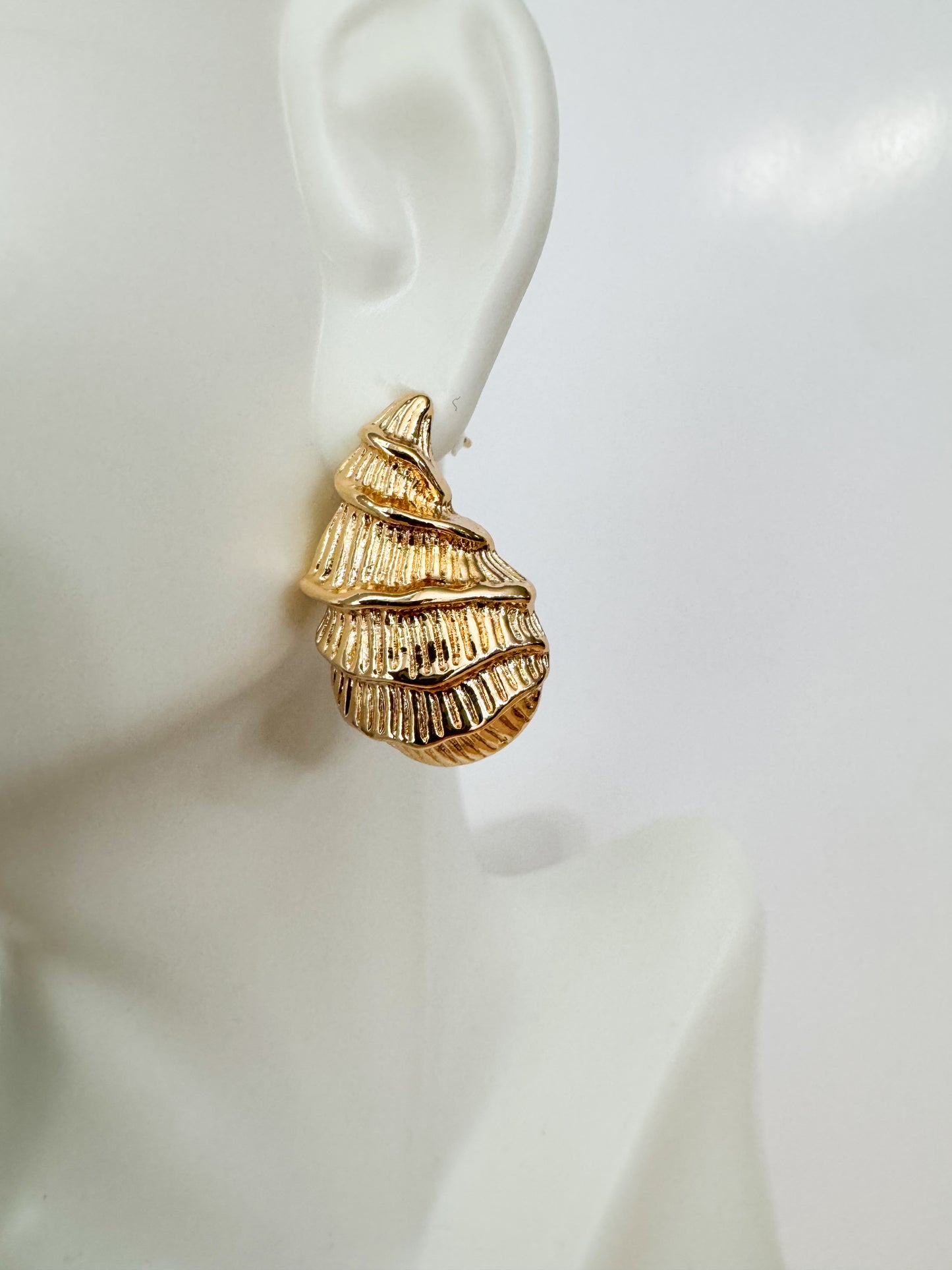 shell teardrop earrings in gold