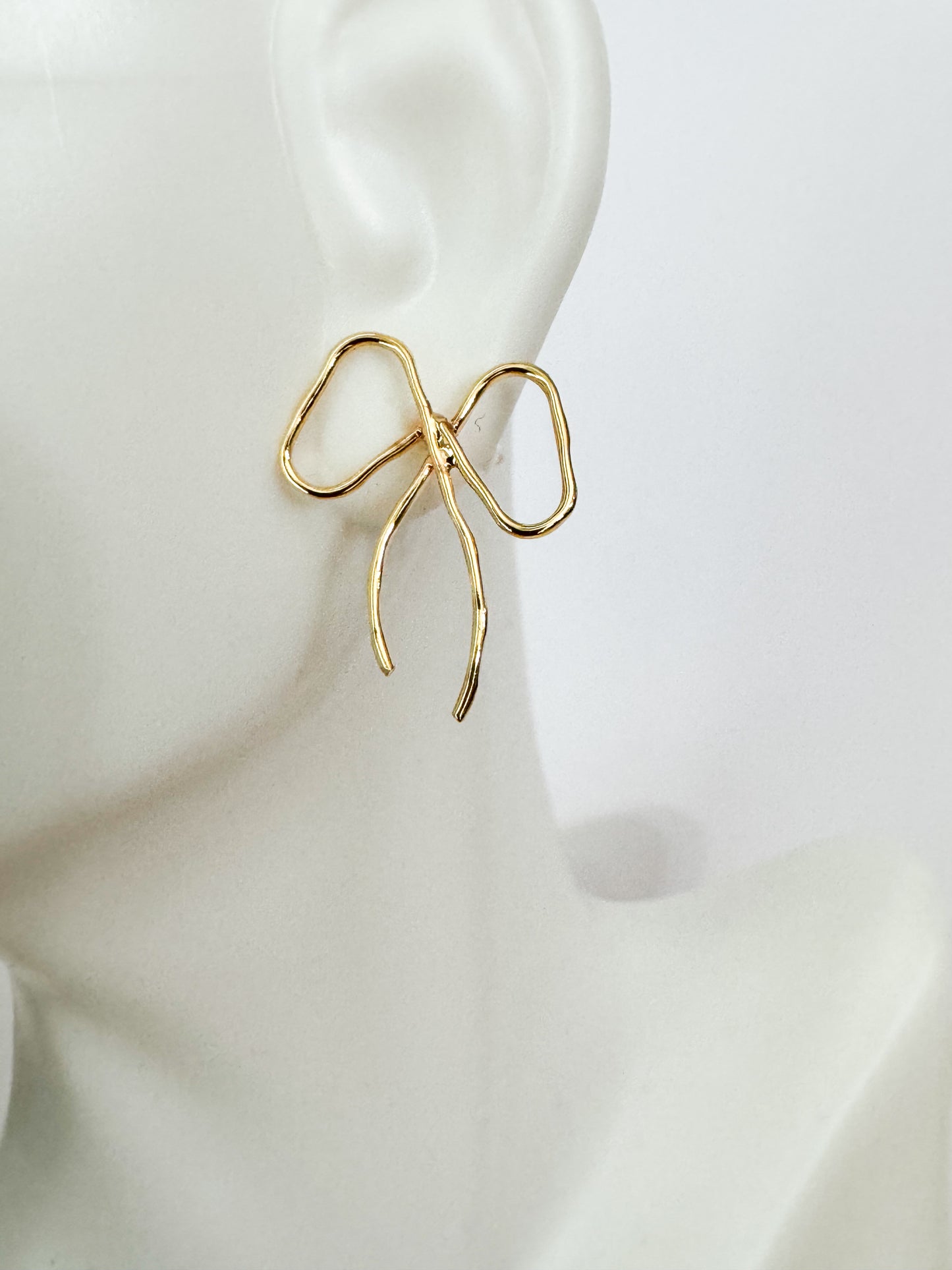 bow studs in gold