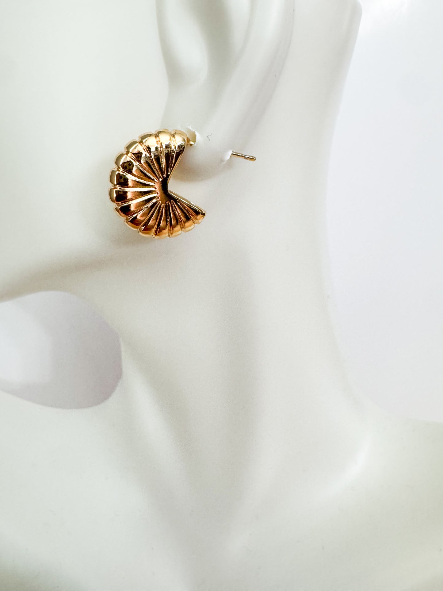 gold shell earrings