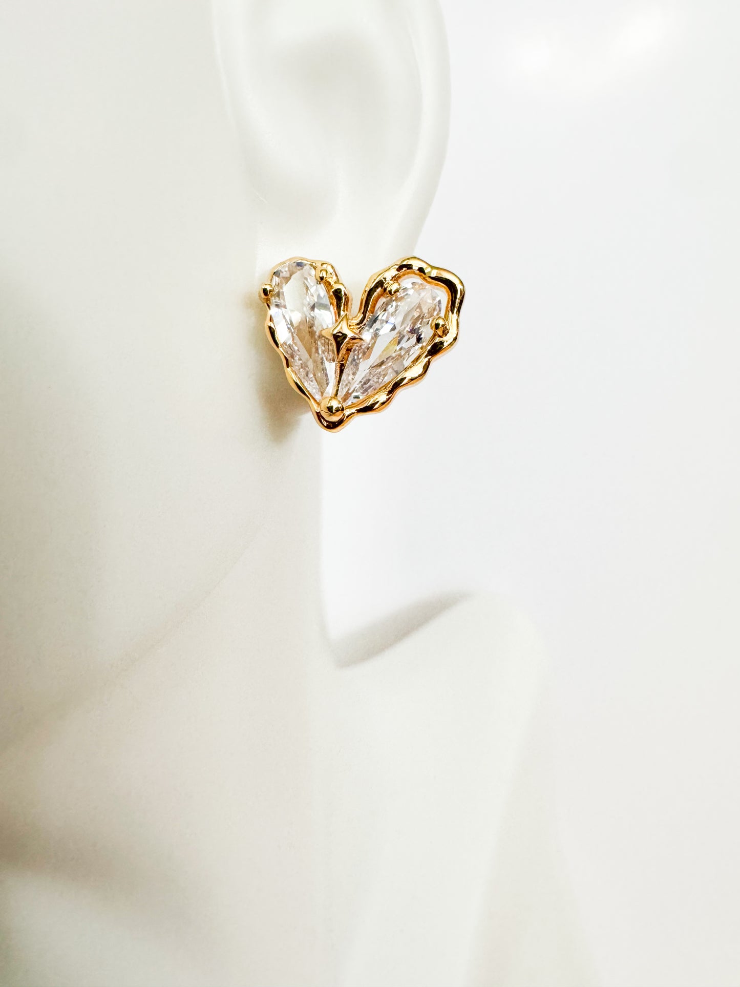 cubic zirconia heart in gold
