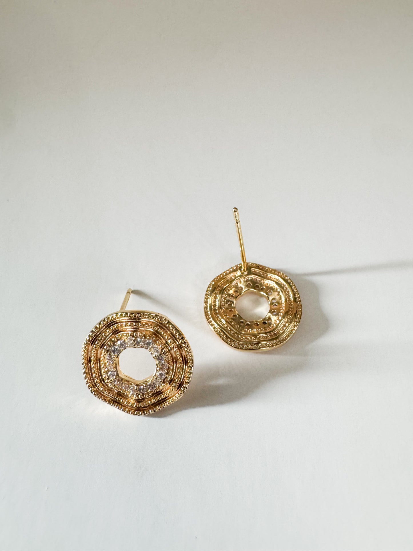 cubic zirconia pave gold round wave studs